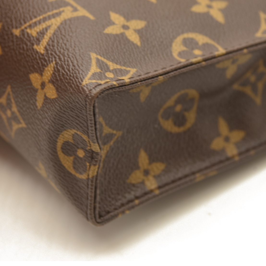 Louis Vuitton  Monogram World Tour Toiletry Pouch 26 SA4176