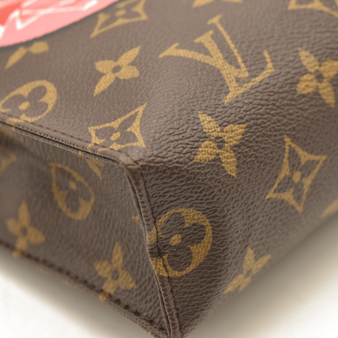 Louis Vuitton  Monogram World Tour Toiletry Pouch 26 SA4176