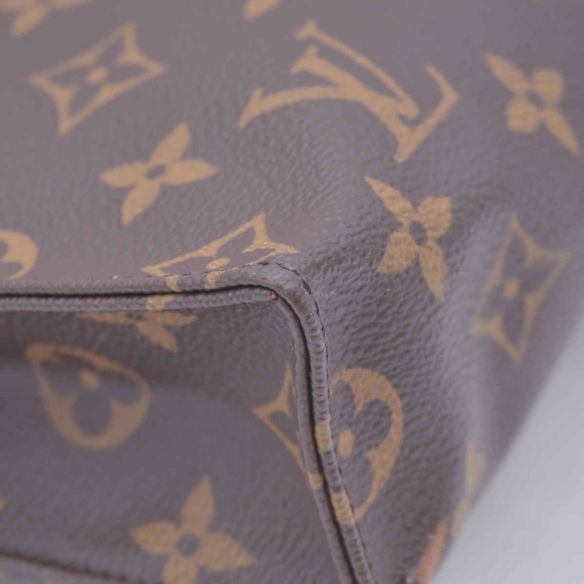 $760 2009 Louis Vuitton Toiletry 26 Brown Monogram DU4079
