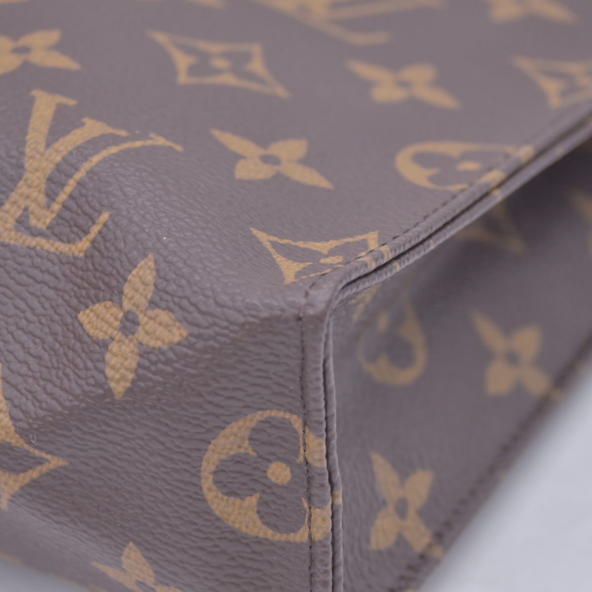 $760 2009 Louis Vuitton Toiletry 26 Brown Monogram DU4079