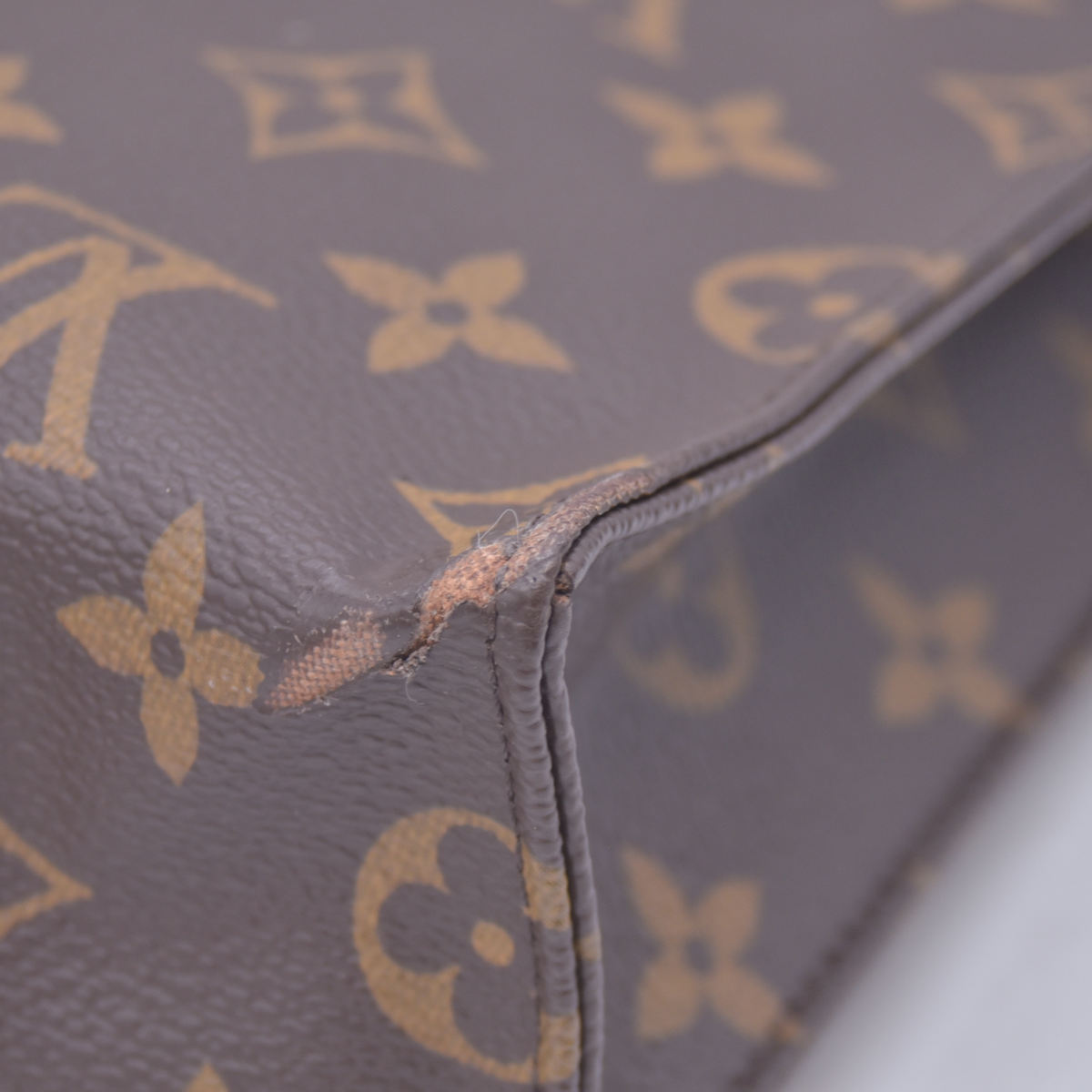 $760 2009 Louis Vuitton Toiletry 26 Brown Monogram DU4079