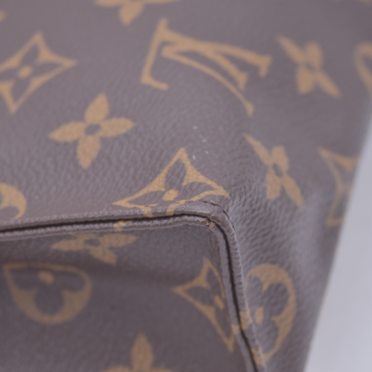 $760 2009 Louis Vuitton Toiletry 26 Brown Monogram DU4079