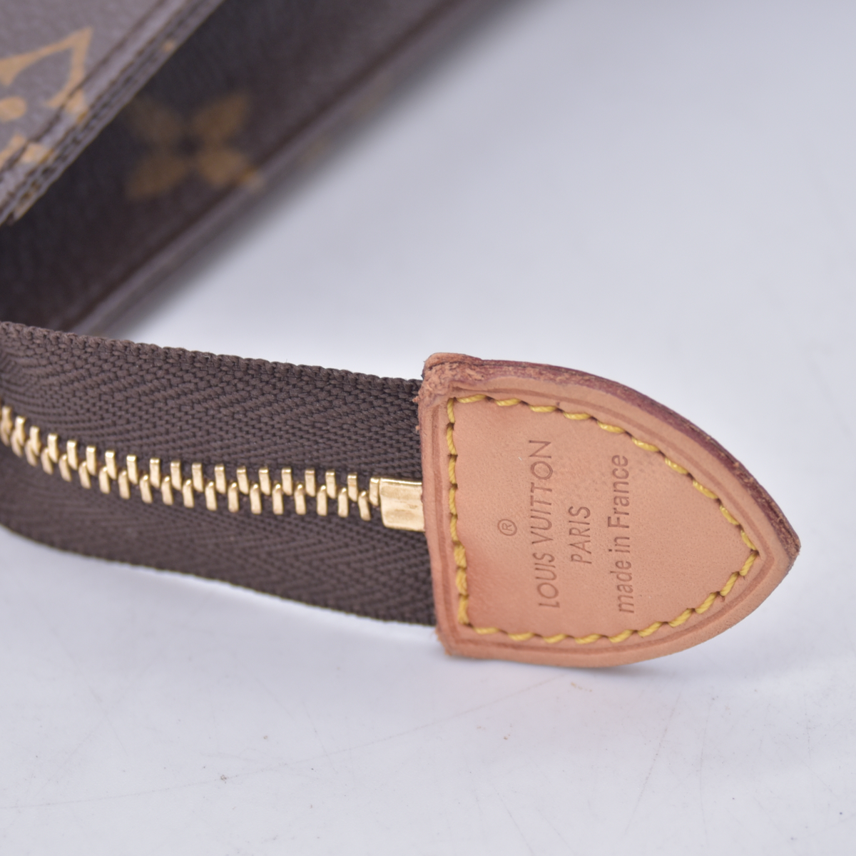 $760 2009 Louis Vuitton Toiletry 26 Brown Monogram DU4079