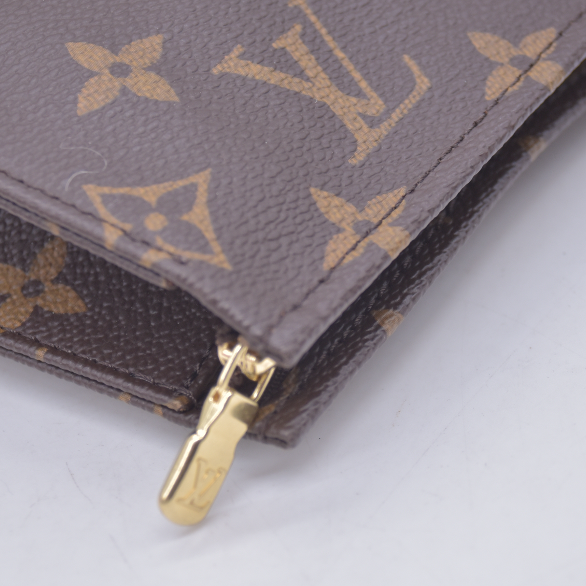 $760 2009 Louis Vuitton Toiletry 26 Brown Monogram DU4079