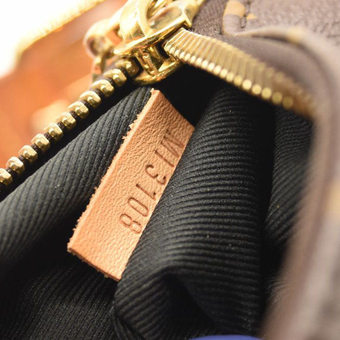 LOUIS VUITTON Monogram Bumbag MI3108