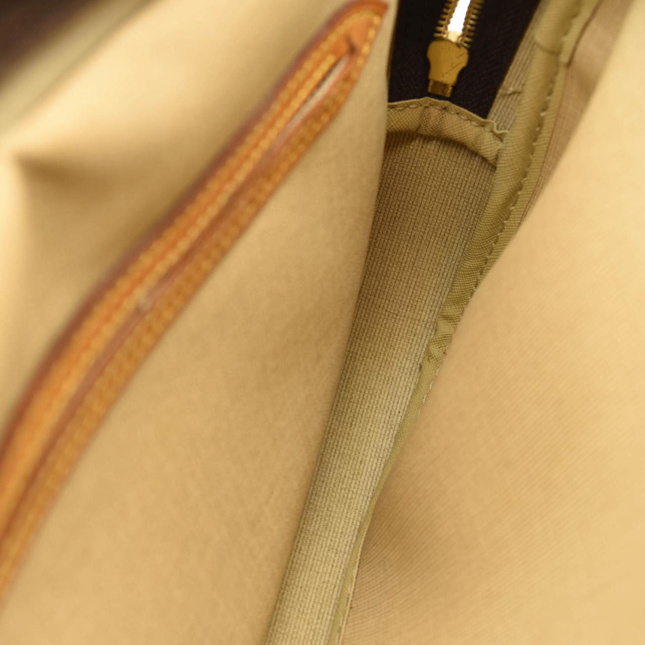 LOUIS VUITTON Monogram Reporter PM