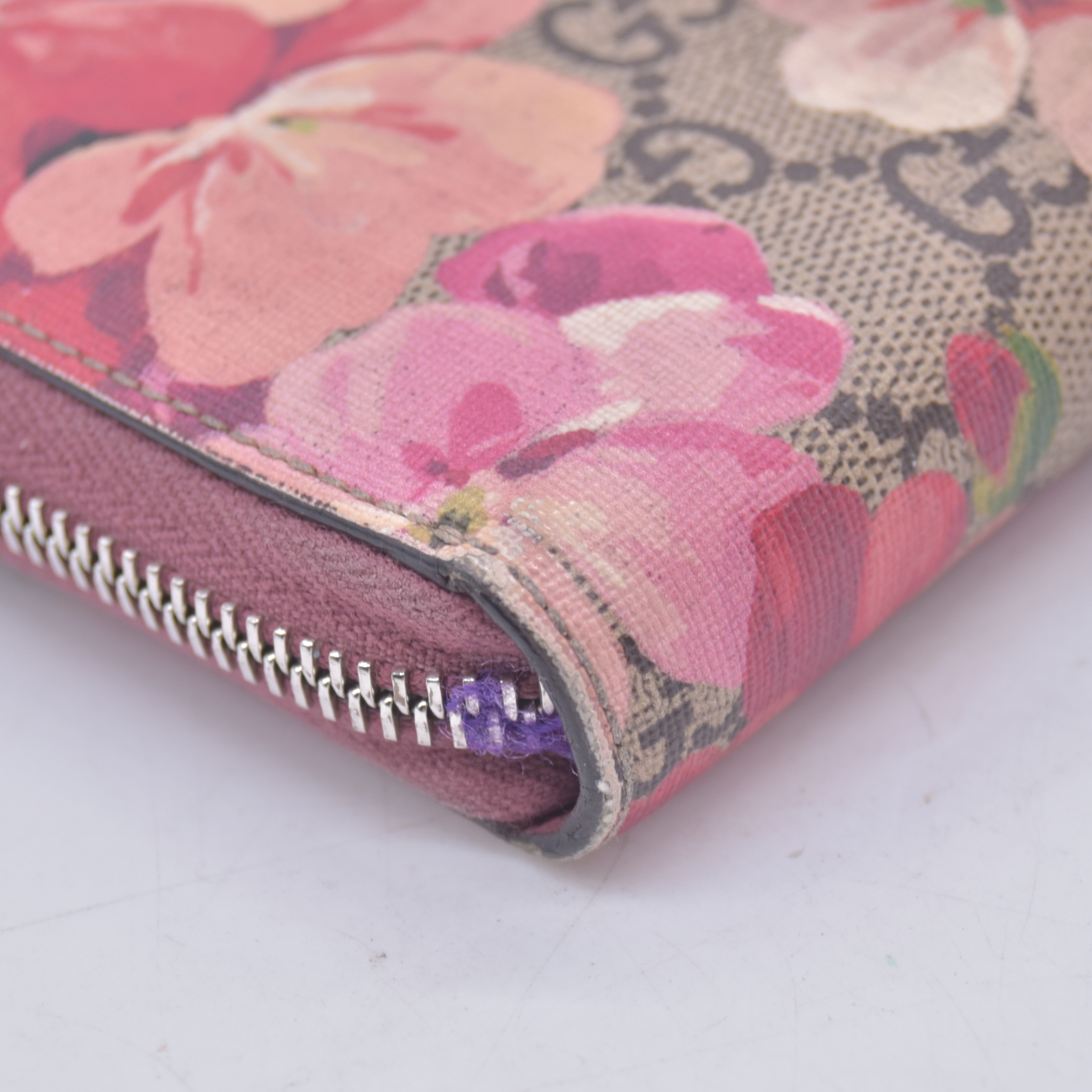 $620 Gucci GG Supreme Monogram Blooms Zip Around Wallet Beige Multicolor Dry Rose