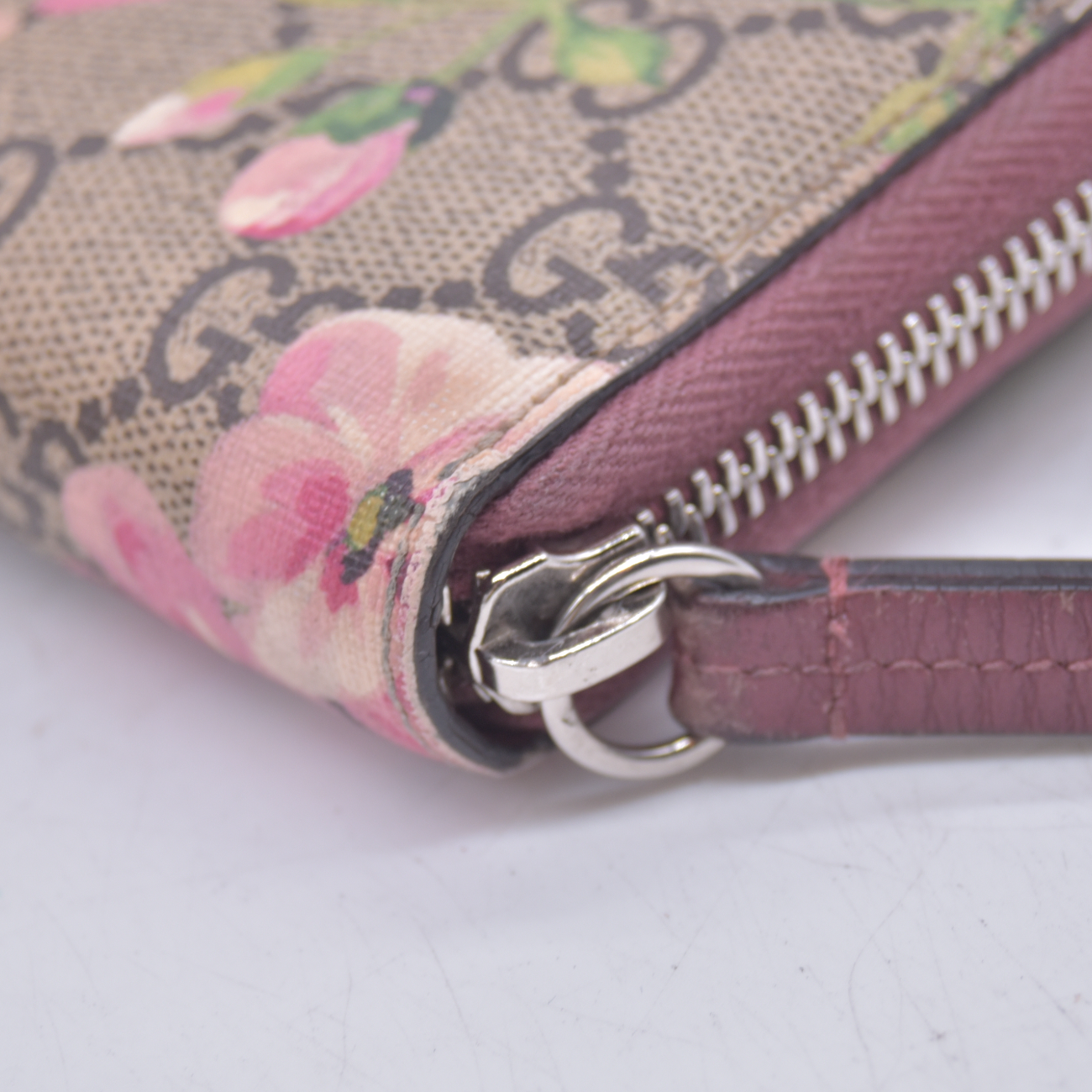 $620 Gucci GG Supreme Monogram Blooms Zip Around Wallet Beige Multicolor Dry Rose