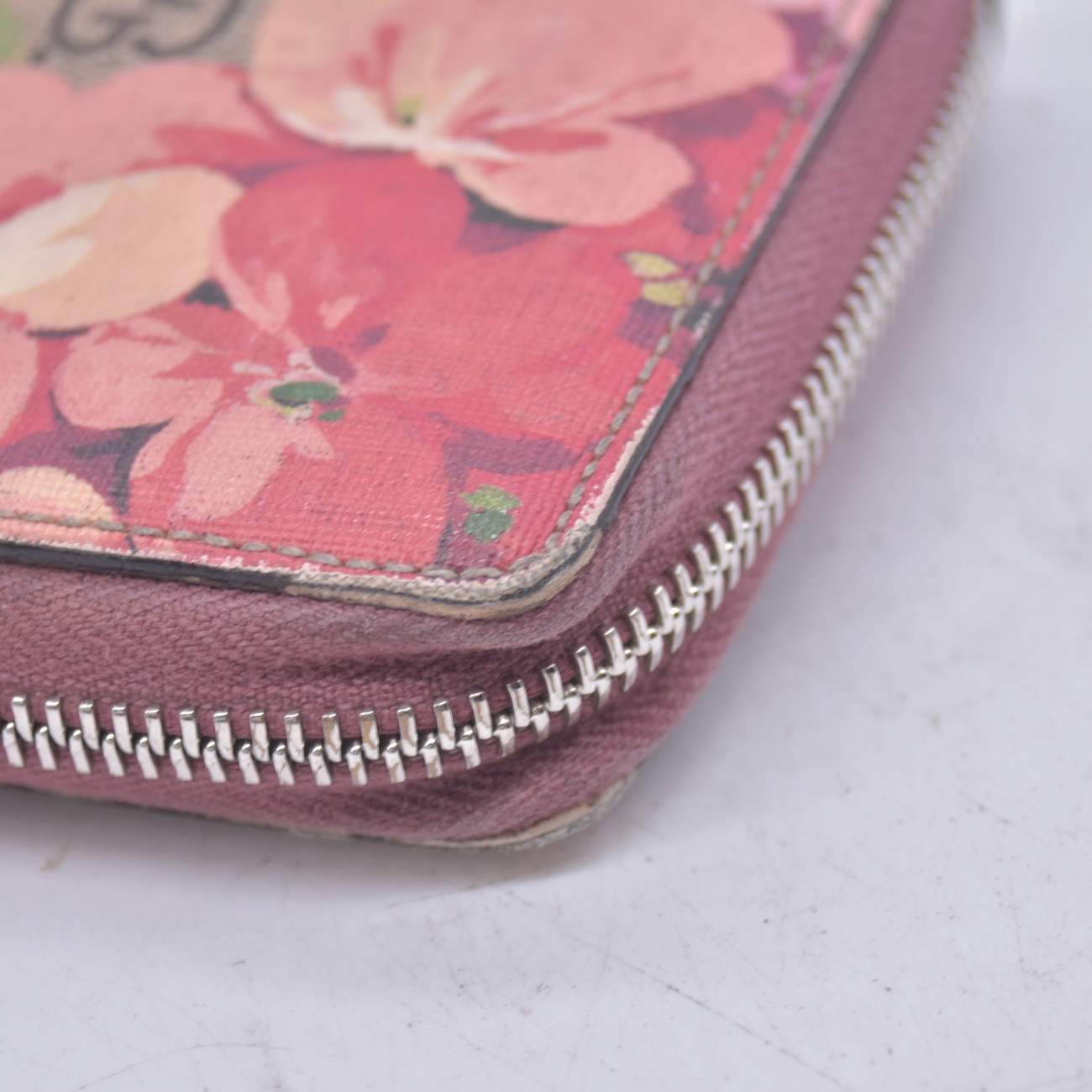 $620 Gucci GG Supreme Monogram Blooms Zip Around Wallet Beige Multicolor Dry Rose