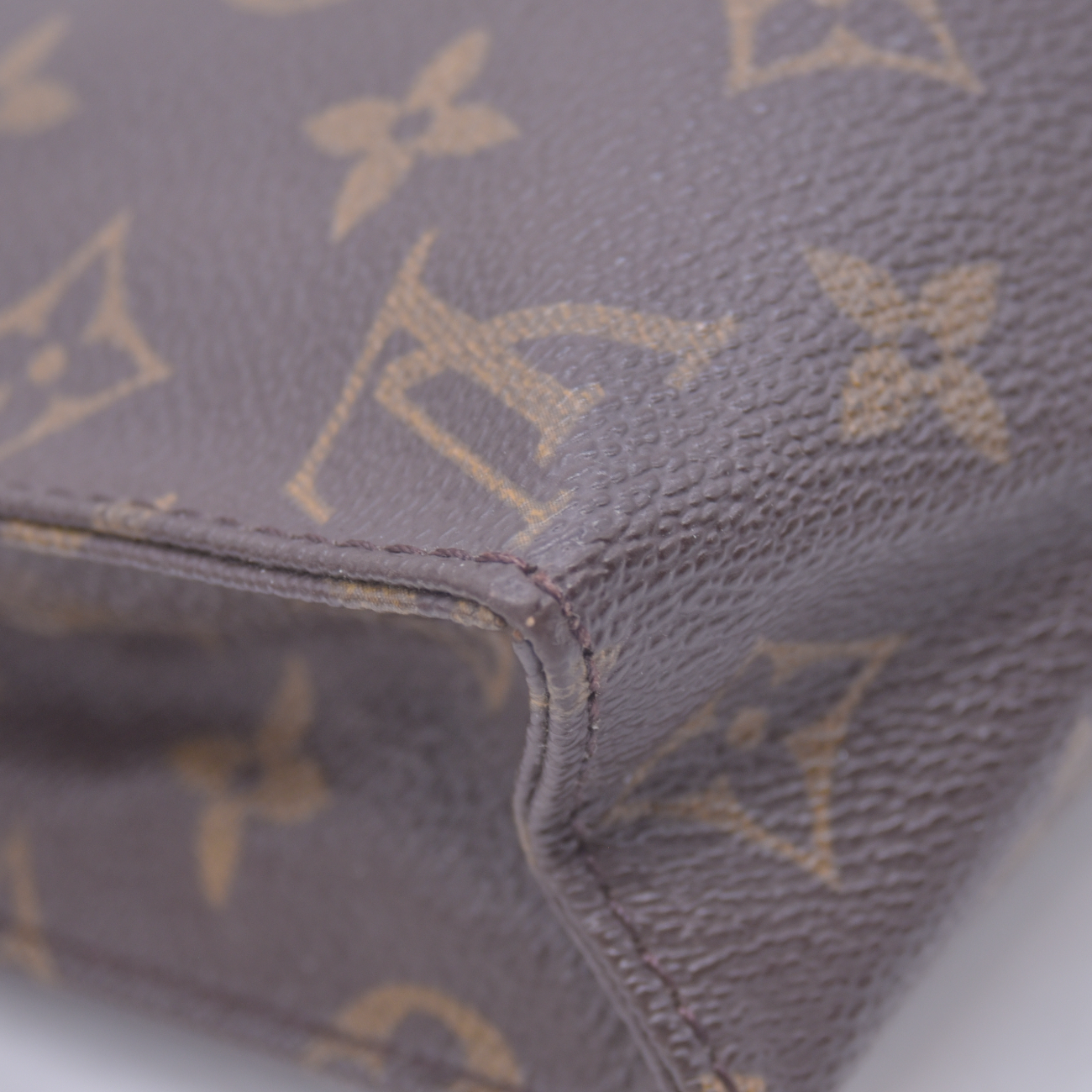 $540 1988 Louis Vuitton Monogram Toiletry 19 884TH
