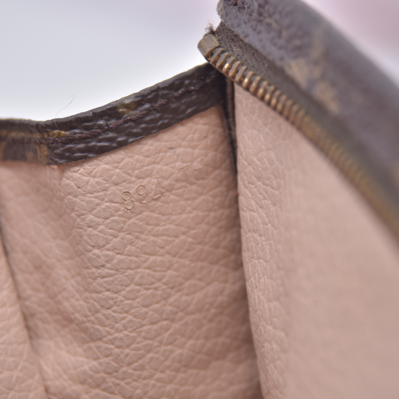 $540 1988 Louis Vuitton Monogram Toiletry 19 884TH