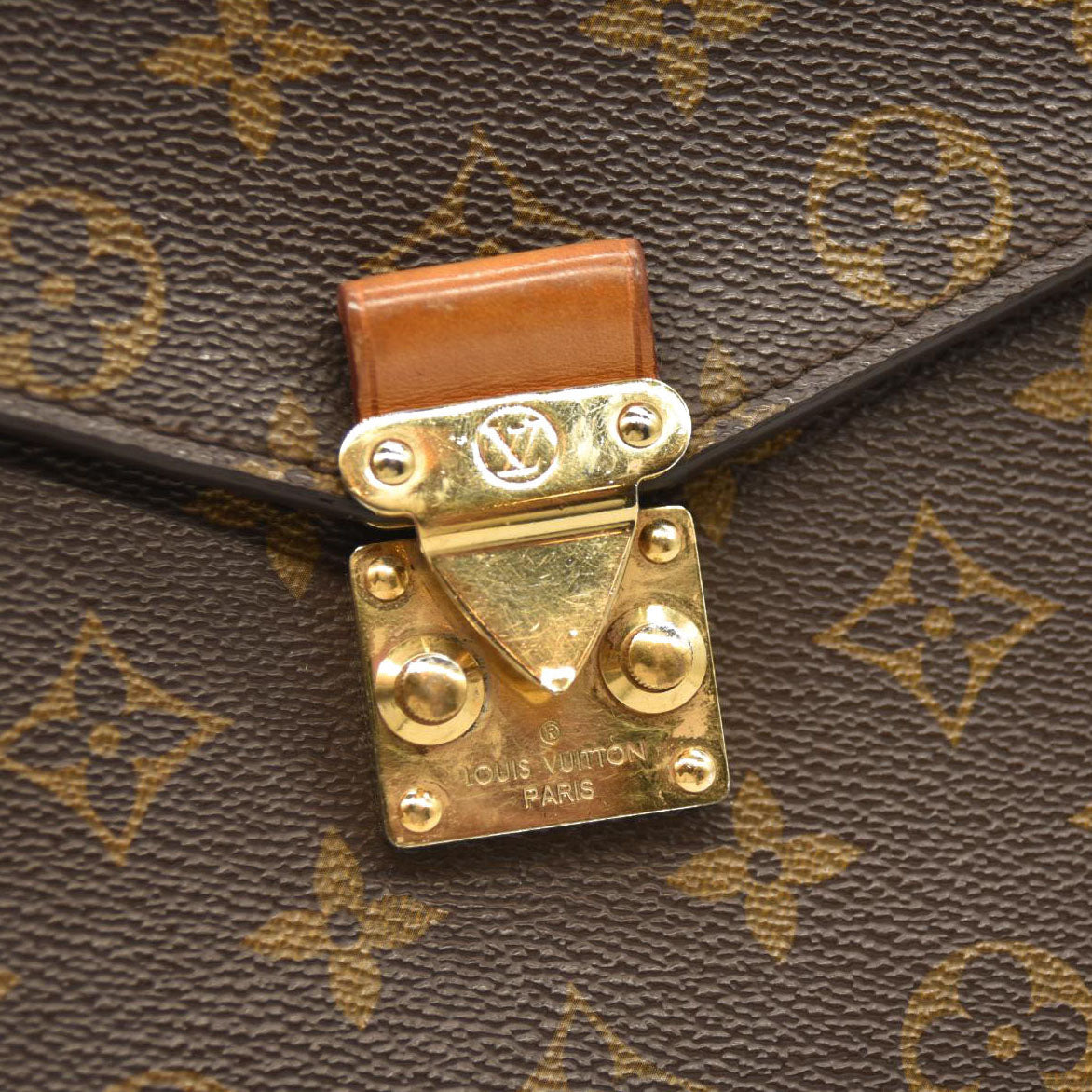 LOUIS VUITTON  Monogram Pochette Metis DU2136