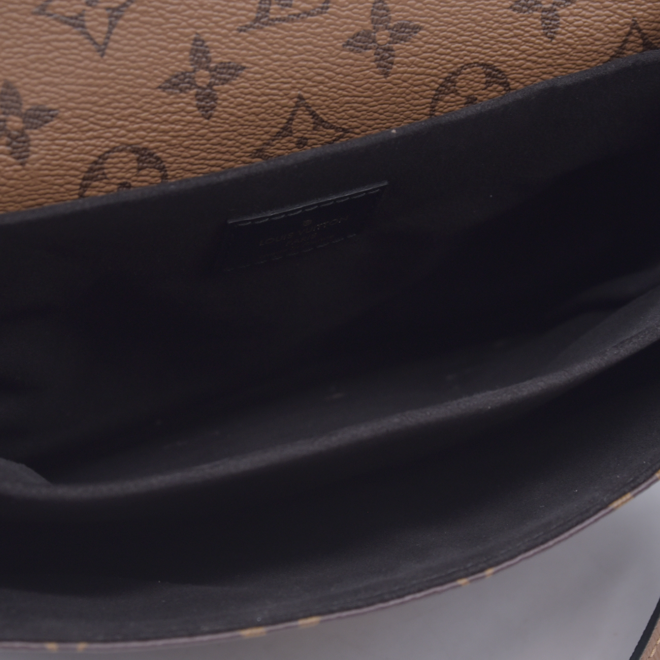 $2840 2020 Louis Vuitton Reverse Monogram Pochette Metis DR5200