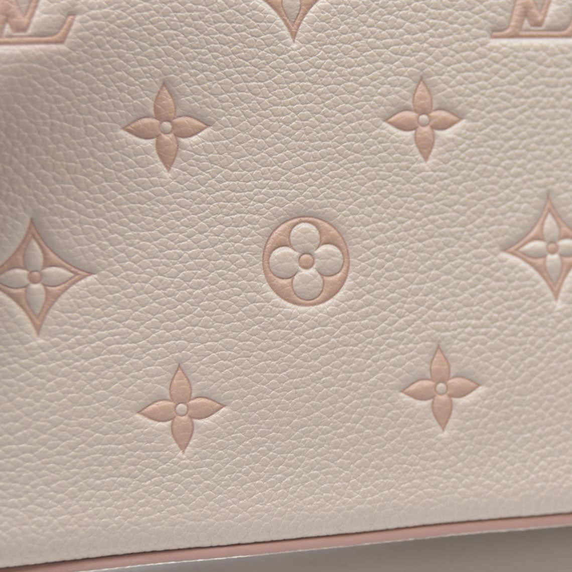 $1990 Louis Vuitton House's signature Monogram Pochette Félicie Bicolor Eden