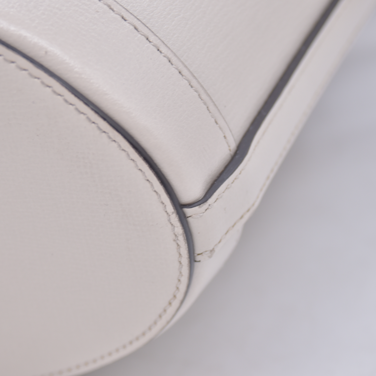 $2200 Gucci Monogram Textured Calfskin Horsebit 1955 Drawstring Bucket Bag Beige Mystic White