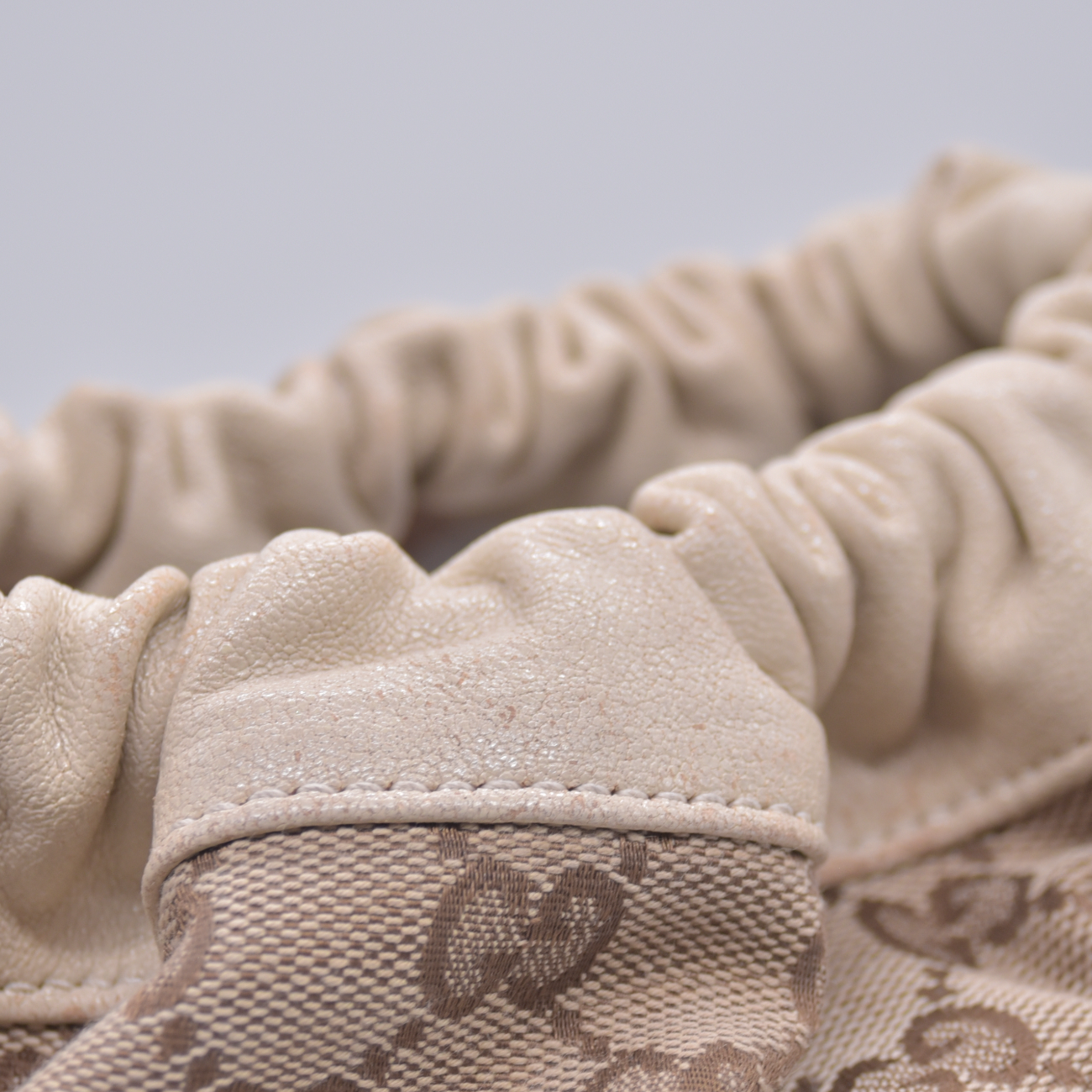 $2200 Gucci Monogram Textured Calfskin Horsebit 1955 Drawstring Bucket Bag Beige Mystic White