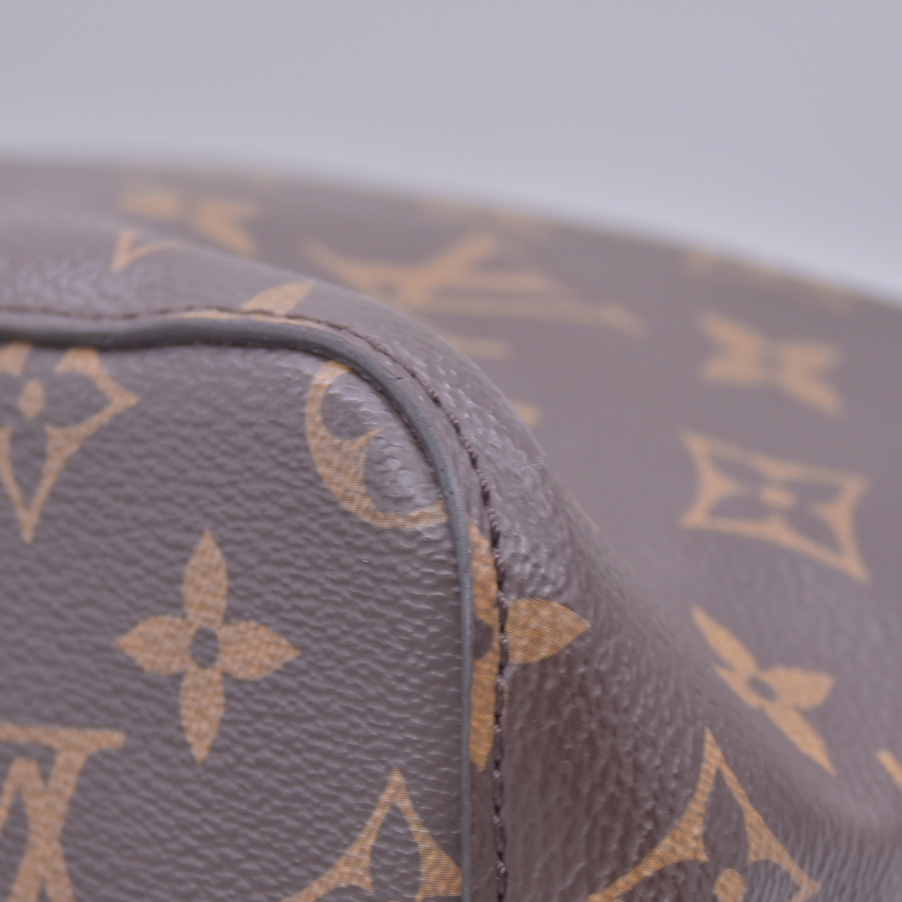 $2370 2017 Louis Vuitton Monogram Neonoe MM Rose Poudre MI1157