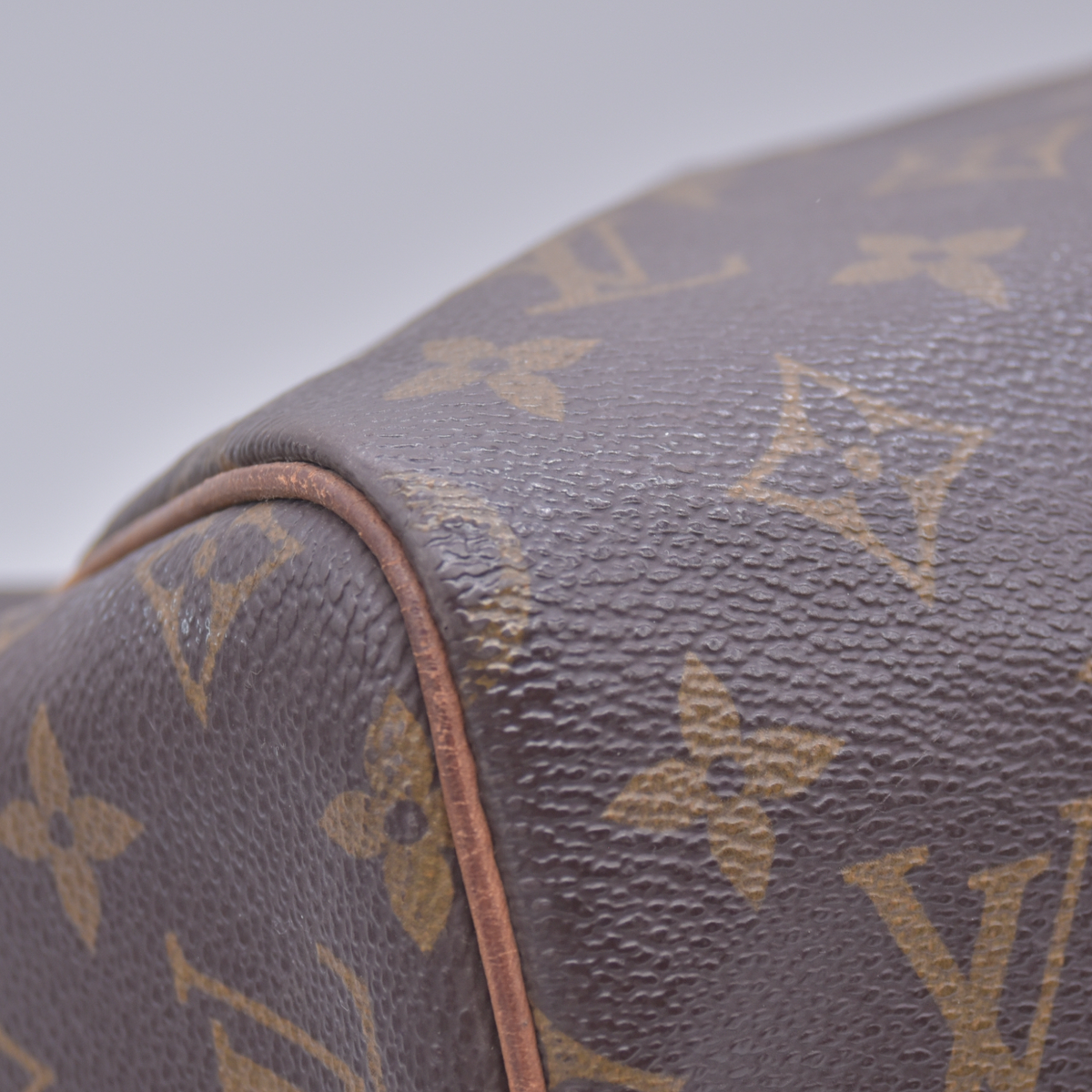 $1550 1990 Louis Vuitton Monogram Speedy 30 VI1900