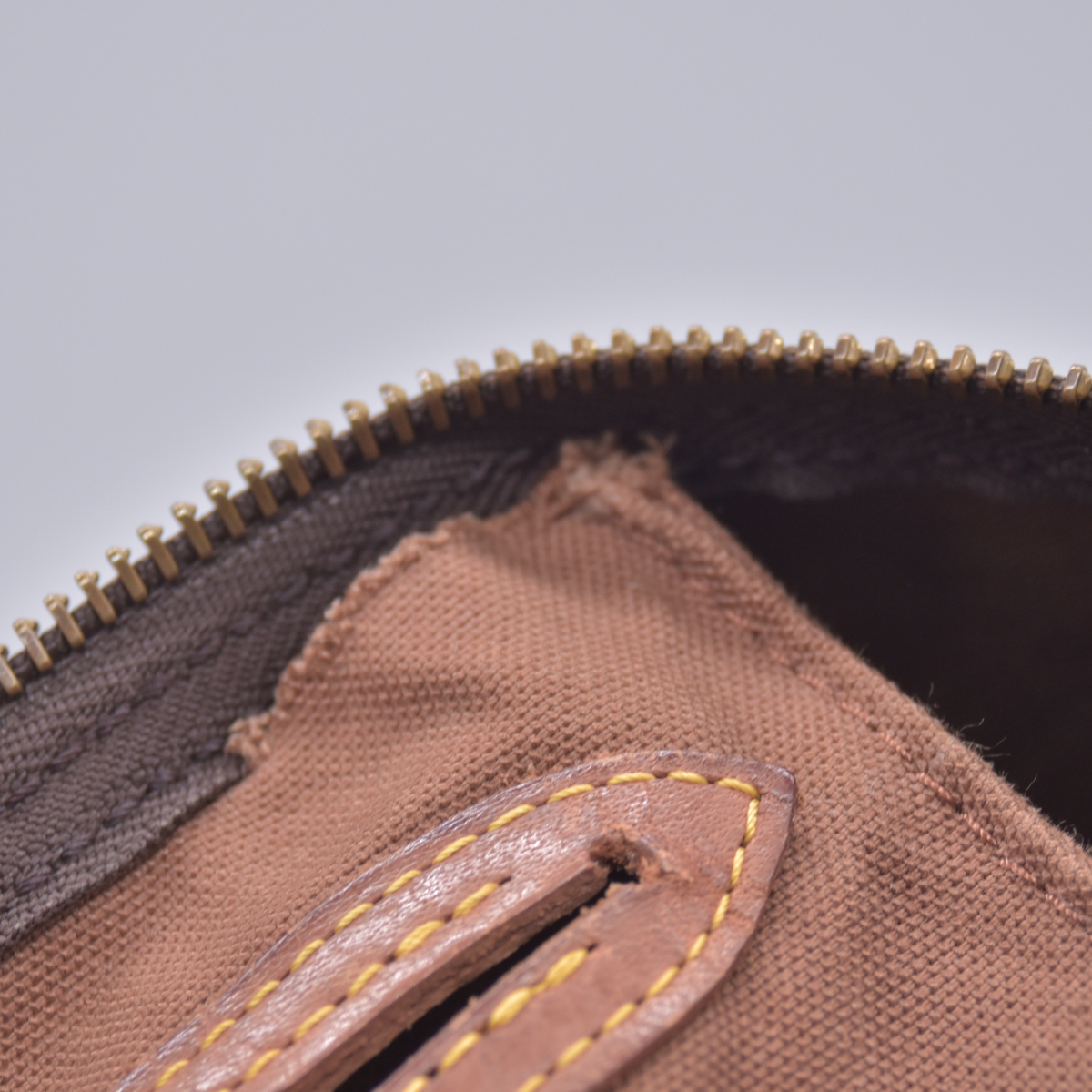 $1550 1990 Louis Vuitton Monogram Speedy 30 VI1900