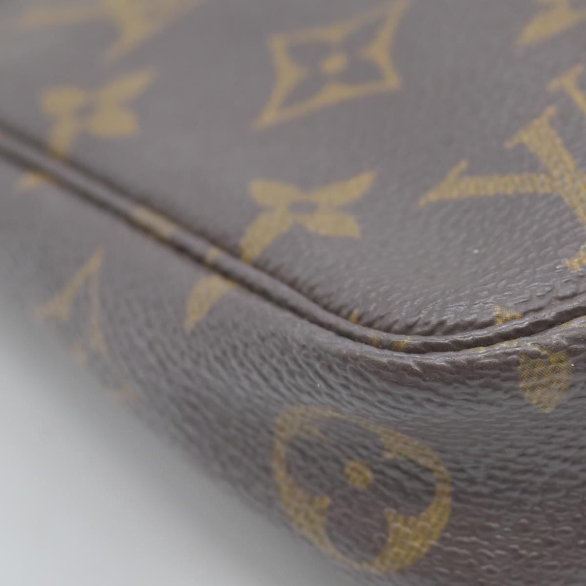 $1290 Louis Vuitton Monogram Pochette Accessories AR1906