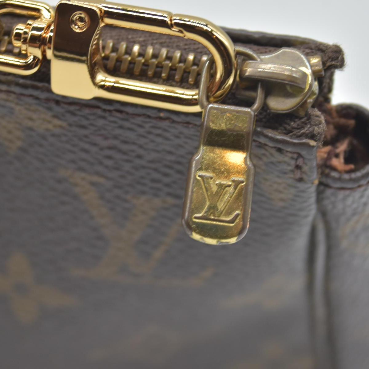 $1290 Louis Vuitton Monogram Pochette Accessories AR1906