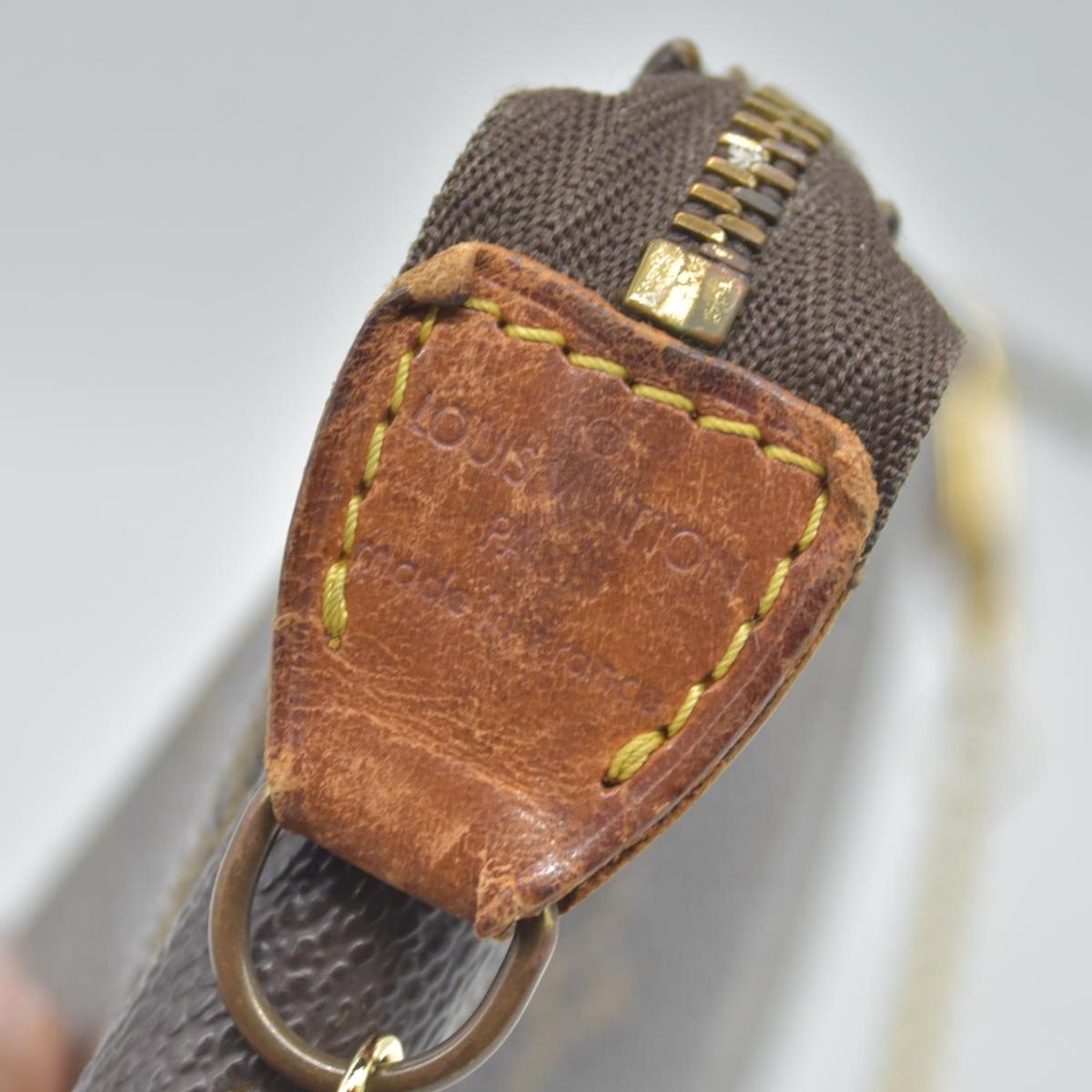 $1290 Louis Vuitton Monogram Pochette Accessories AR1906