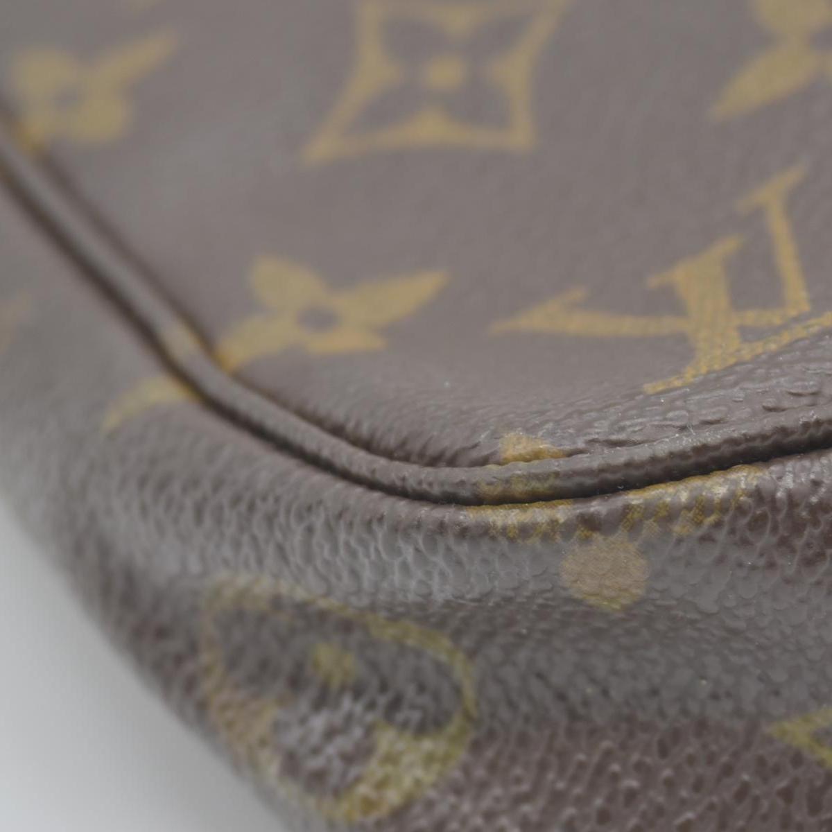 $1290 Louis Vuitton Monogram Pochette Accessories BJ0050