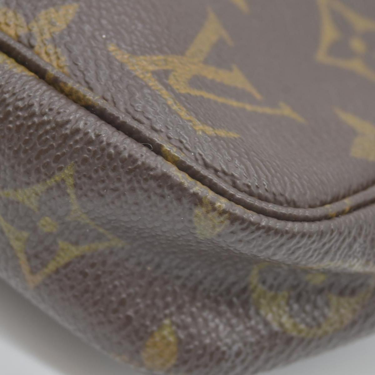$1290 Louis Vuitton Monogram Pochette Accessories BJ0050