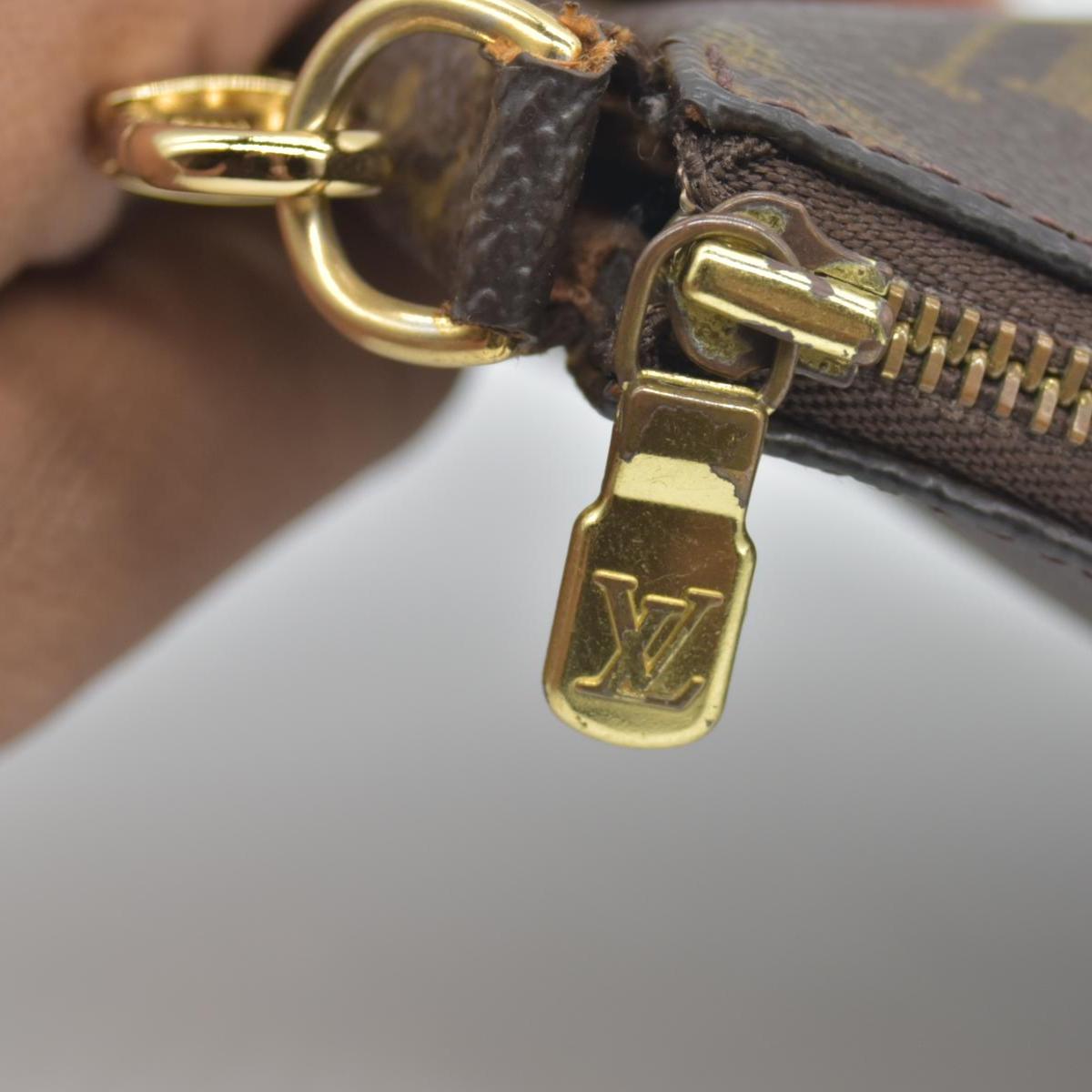 $1290 Louis Vuitton Monogram Pochette Accessories BJ0050