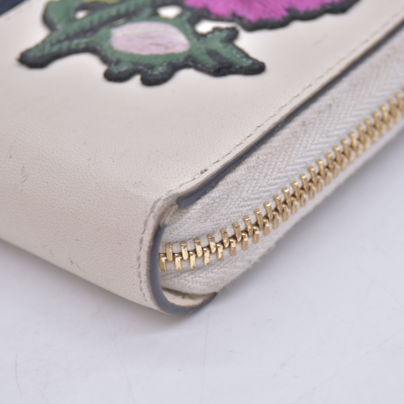 $980 Gucci White Sylvie Floral Embroidery Zip Around Wallet