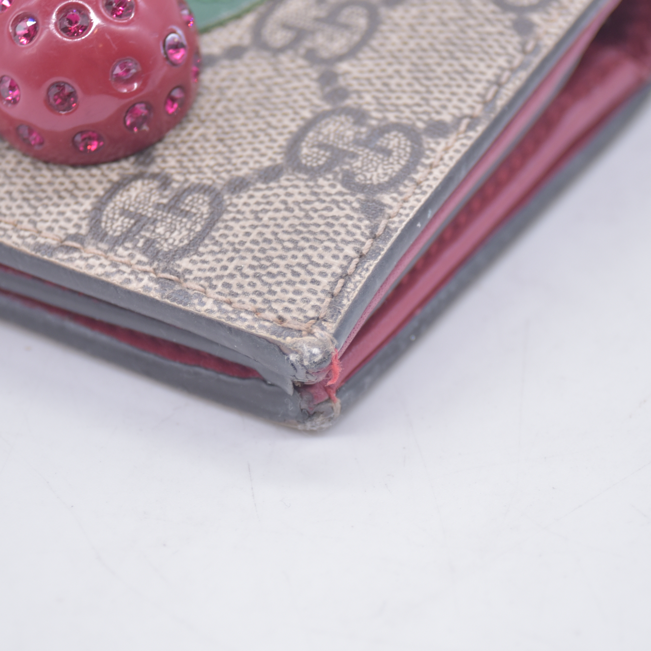 $470 GUCCI GG Supreme Monogram Cherry Embellished Card Case Wallet Hibiscus Red
