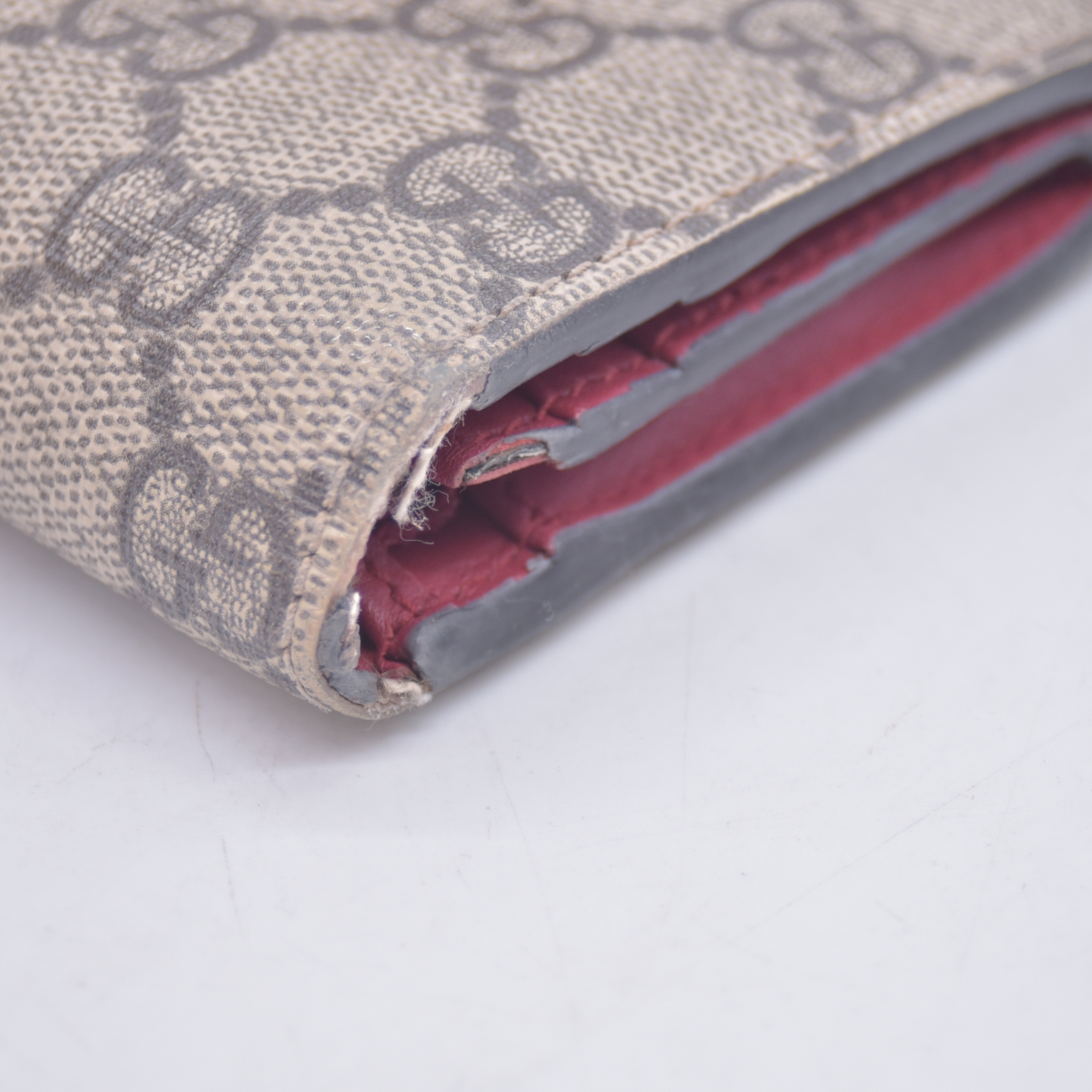 $470 GUCCI GG Supreme Monogram Cherry Embellished Card Case Wallet Hibiscus Red