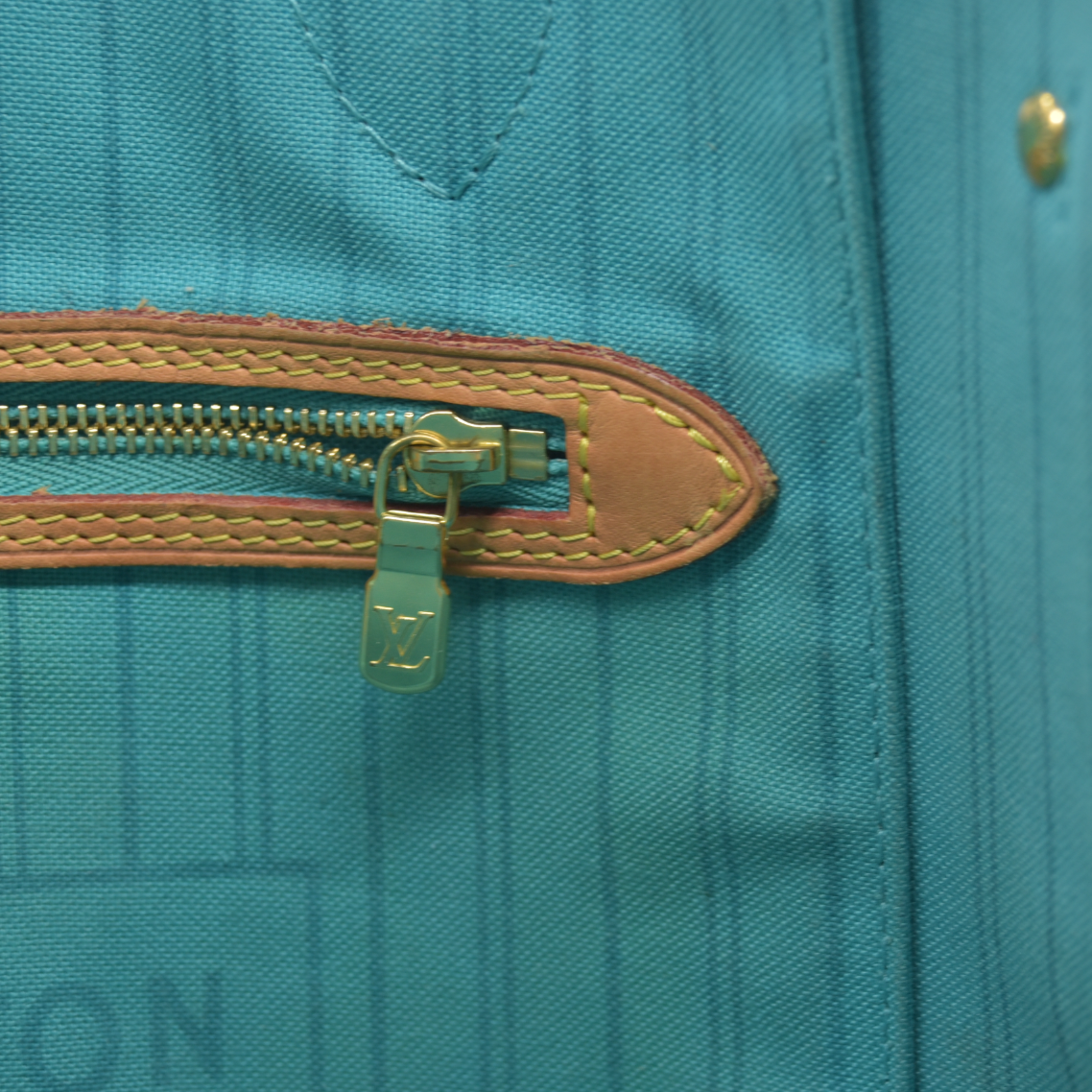 AUCTION $2120 Louis Vuitton  Monogram V Neverfull MM Turquoise