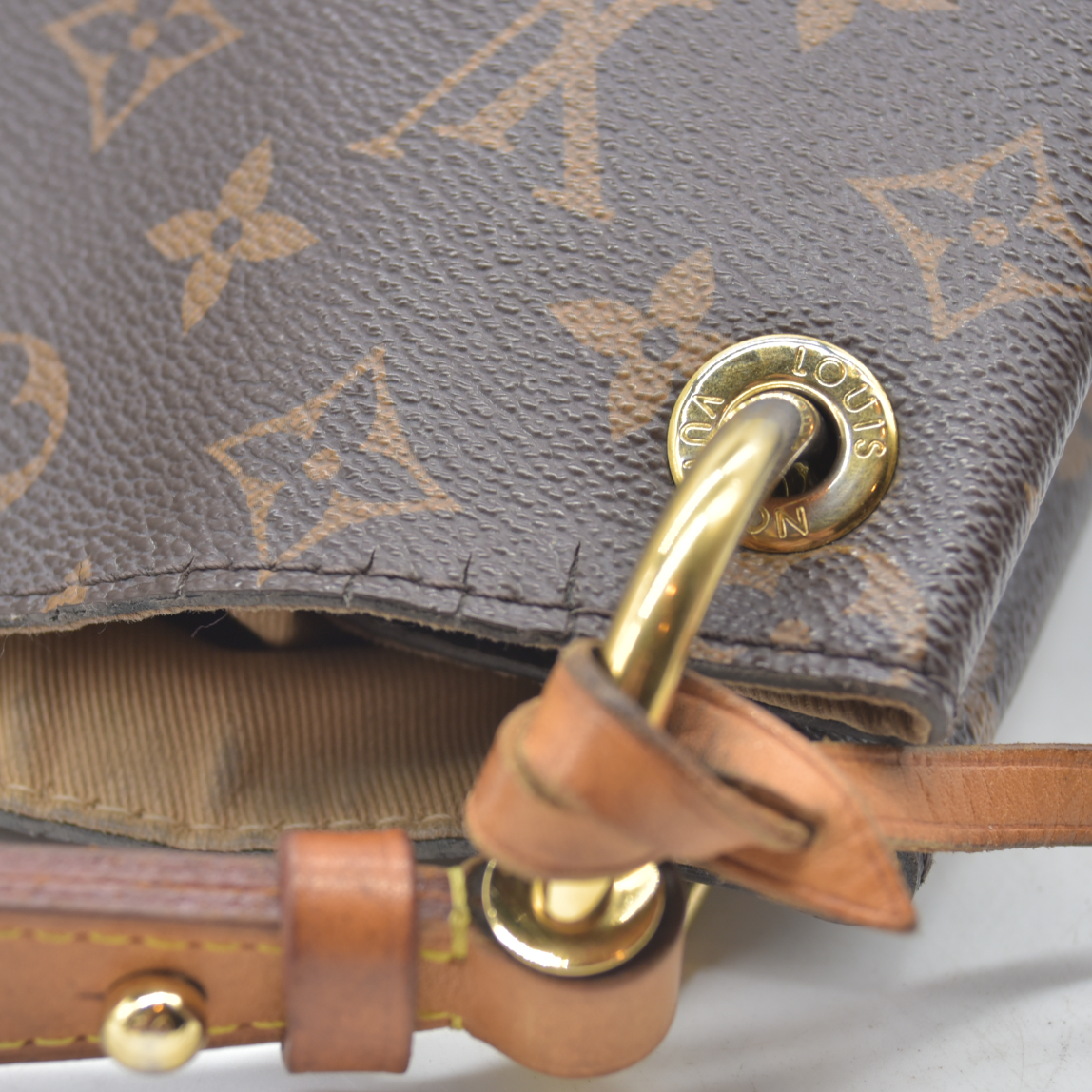 AUCTION $2120 Louis Vuitton  Monogram Graceful MM TX0159