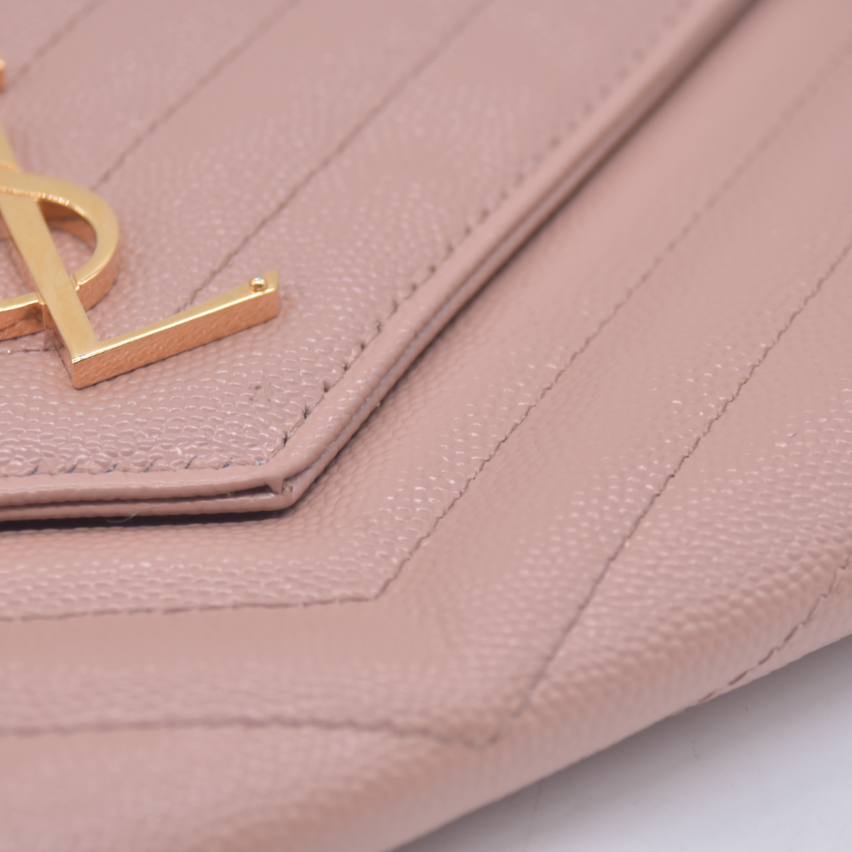 $850 2022 Saint Laurent Grain De Poudre Matelasse Chevron Monogram Envelope Clutch