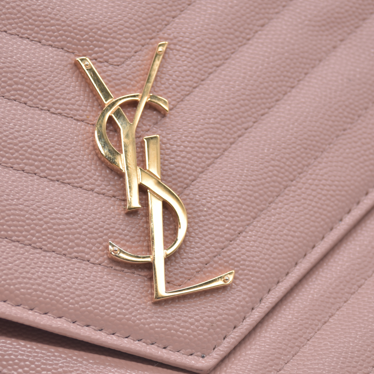 $850 2022 Saint Laurent Grain De Poudre Matelasse Chevron Monogram Envelope Clutch