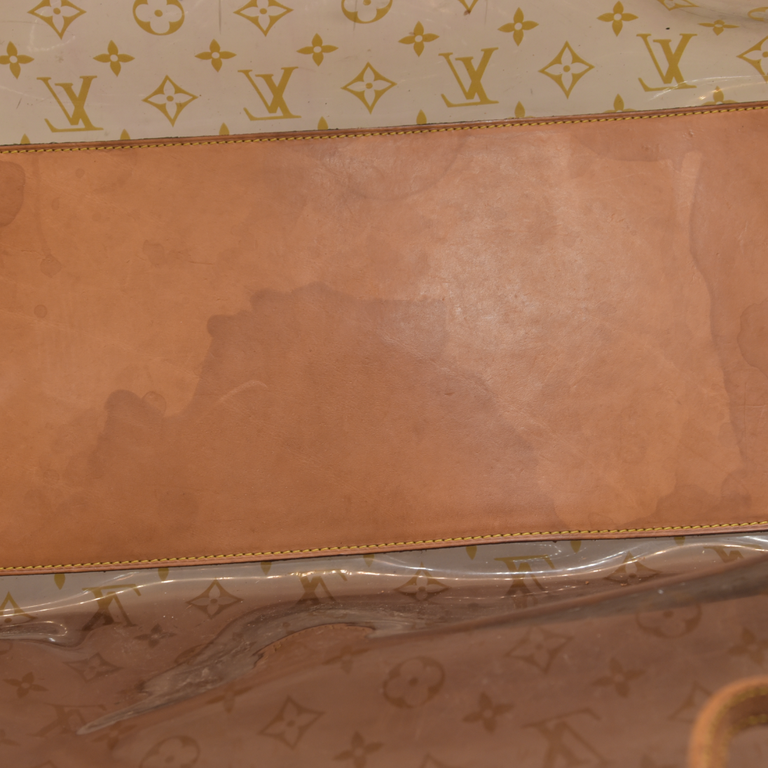 AUCTION $3500 Louis Vuitton  Vinyl Monogram Ambre Sac Cabas GM