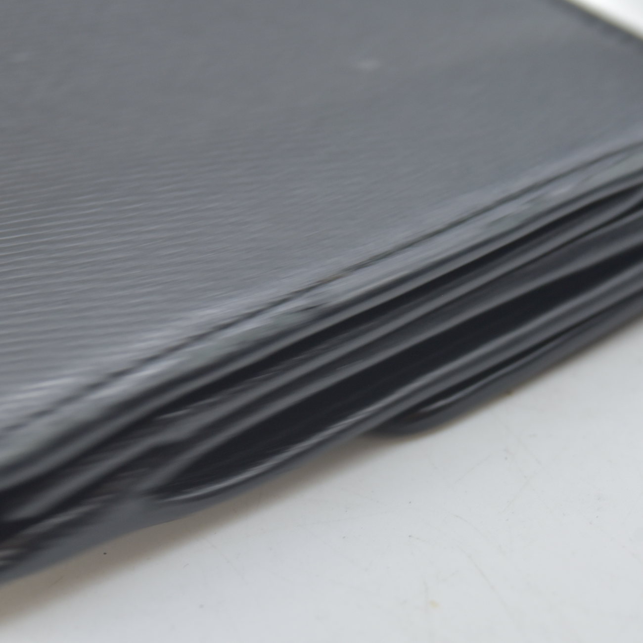 $925 2005 Chanel Grained Calfskin CC Button Long Wallet Black