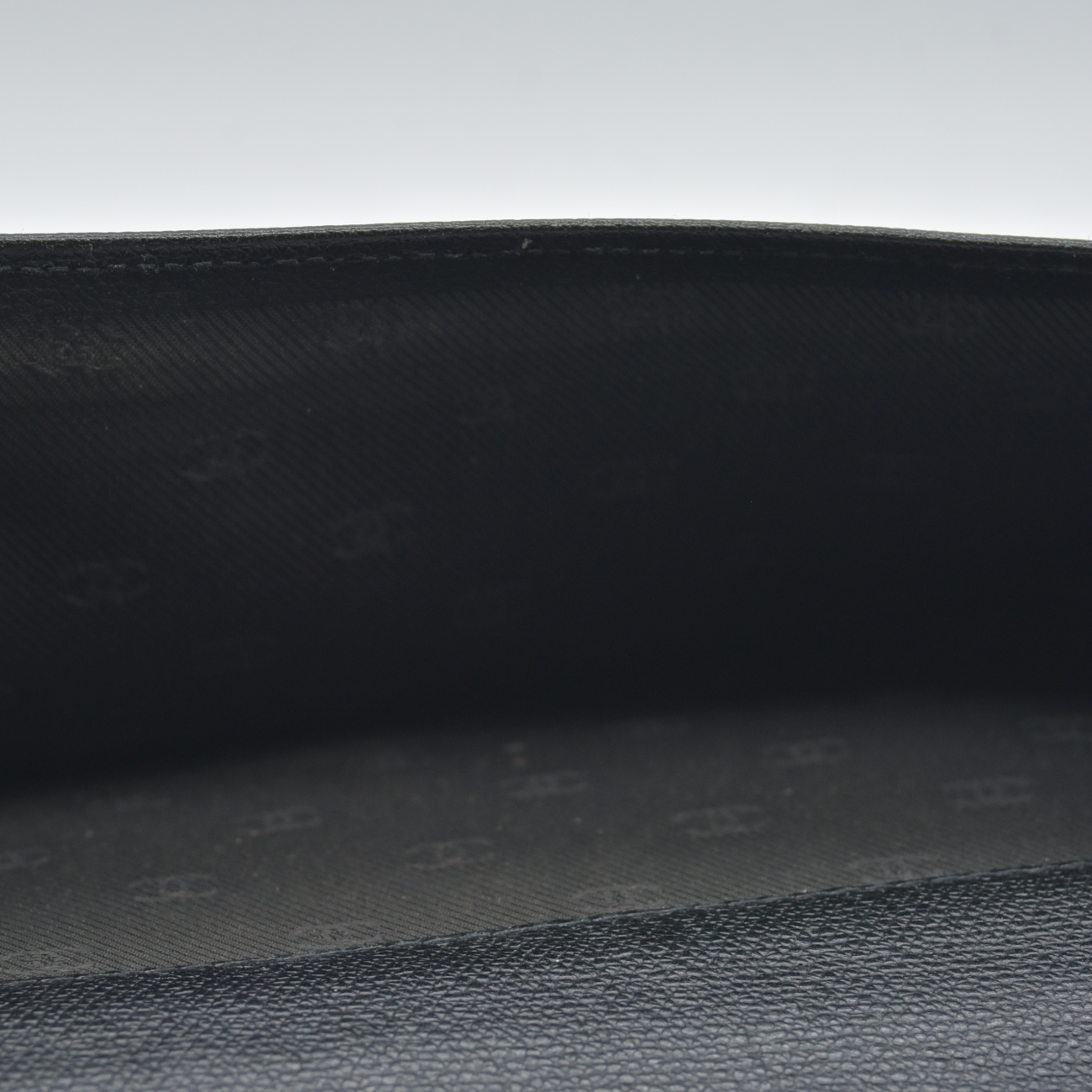 $925 2005 Chanel Grained Calfskin CC Button Long Wallet Black