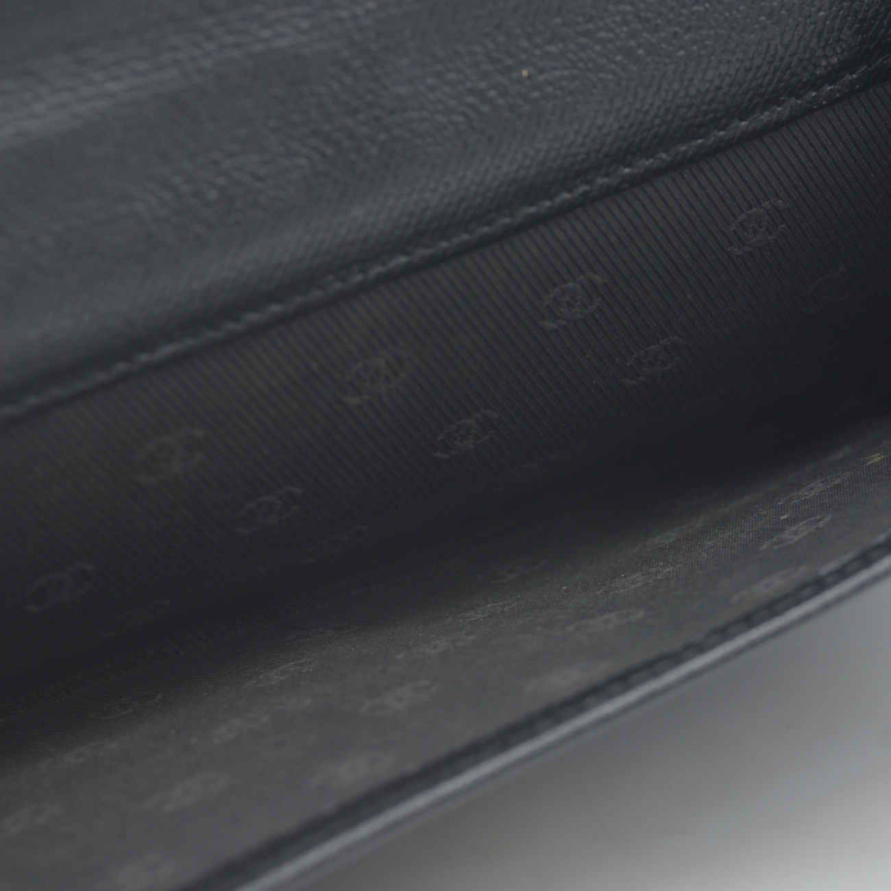 $925 2005 Chanel Grained Calfskin CC Button Long Wallet Black