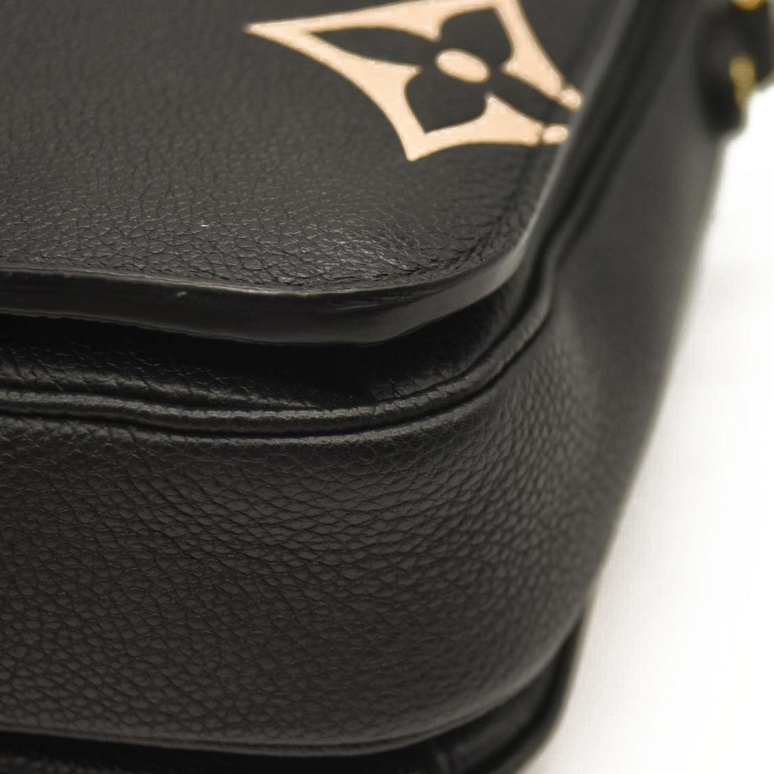 LOUIS VUITTON  Empreinte Monogram Giant Pochette Metis Black Beige