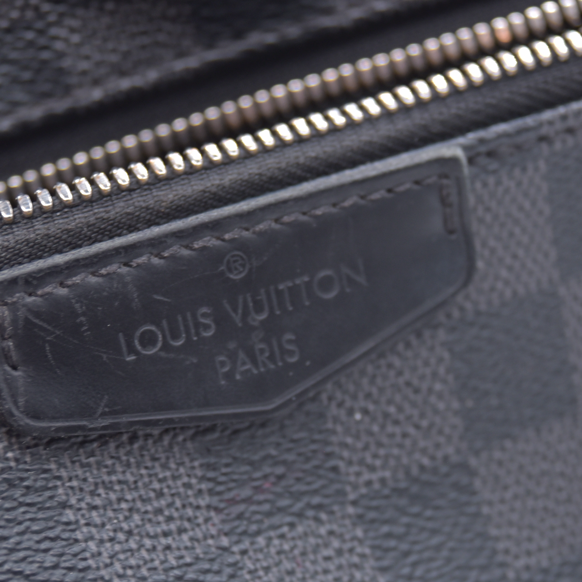 $2230 2017 Louis Vuitton Damier Graphite Josh DR2147 10020870
