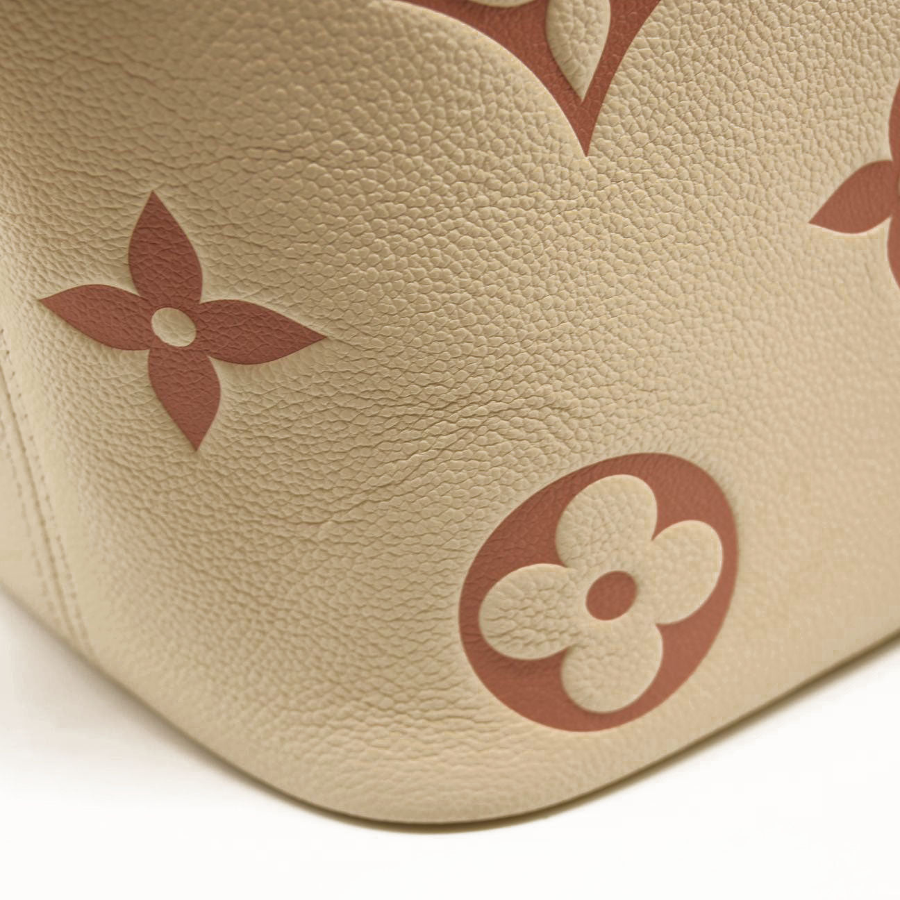 LOUIS VUITTON Empreinte Monogram Giant Neverfull MM Creme Rose Trianon