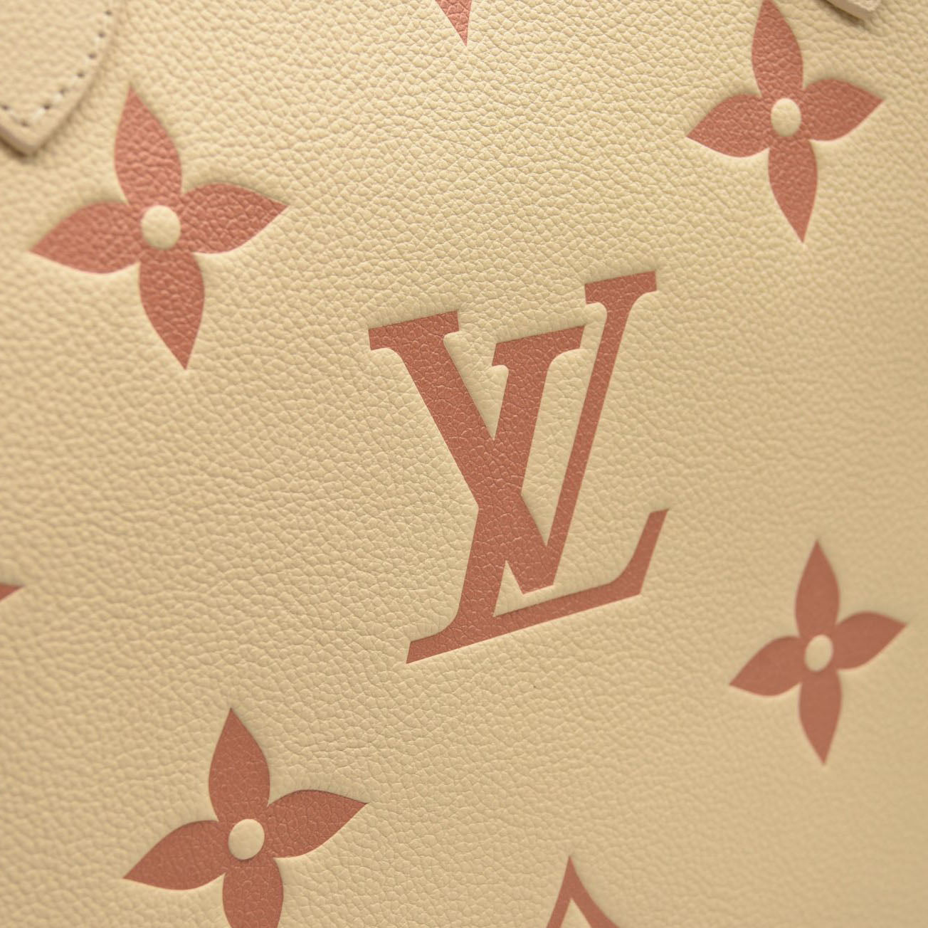 LOUIS VUITTON Empreinte Monogram Giant Neverfull MM Creme Rose Trianon