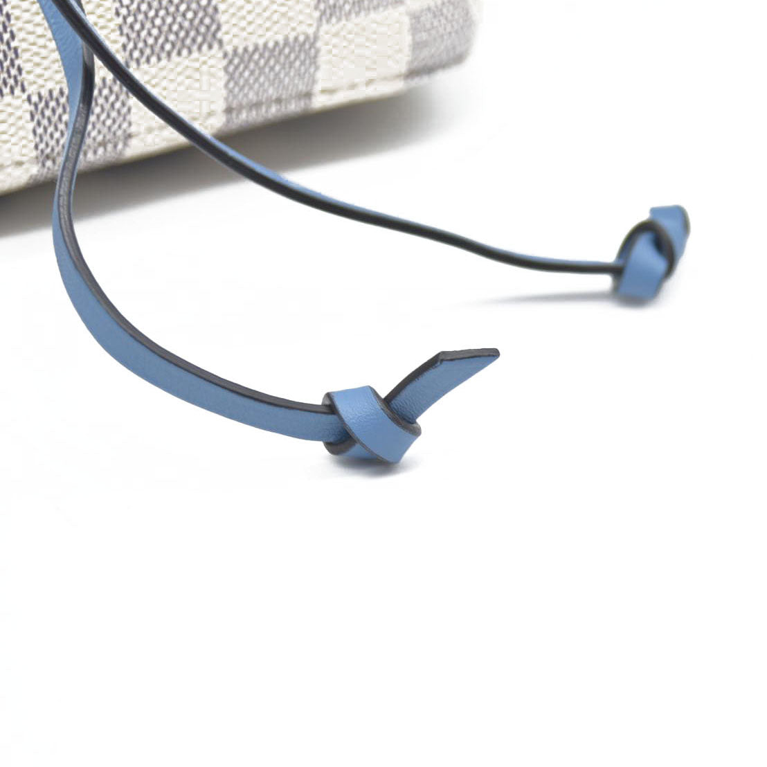 $2030 CONSIGNMENT Louis Vuitton  Damier Azur Neonoe MM Bleuet