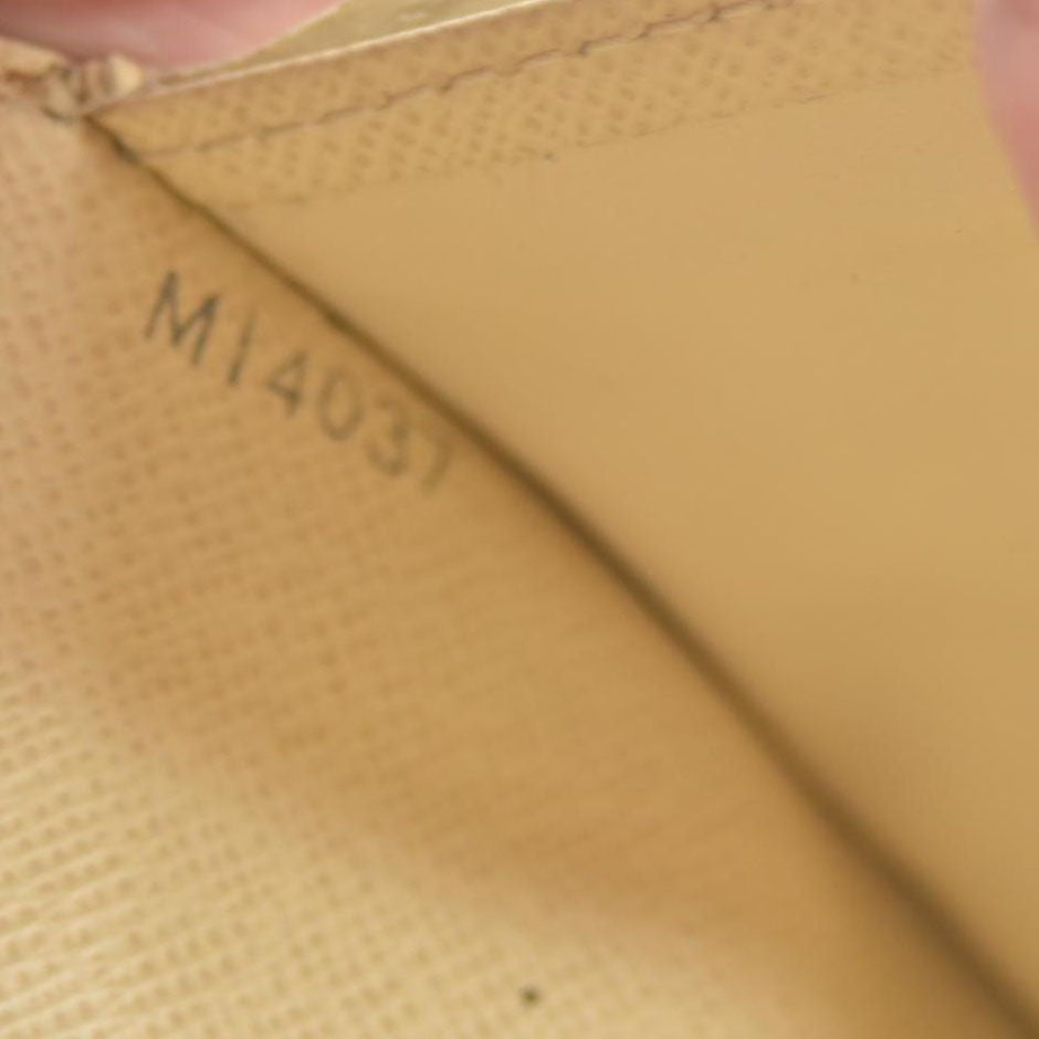 $775 2013 Louis Vuitton Damier Azur Sarah Wallet CONSIGNMENT MI4037