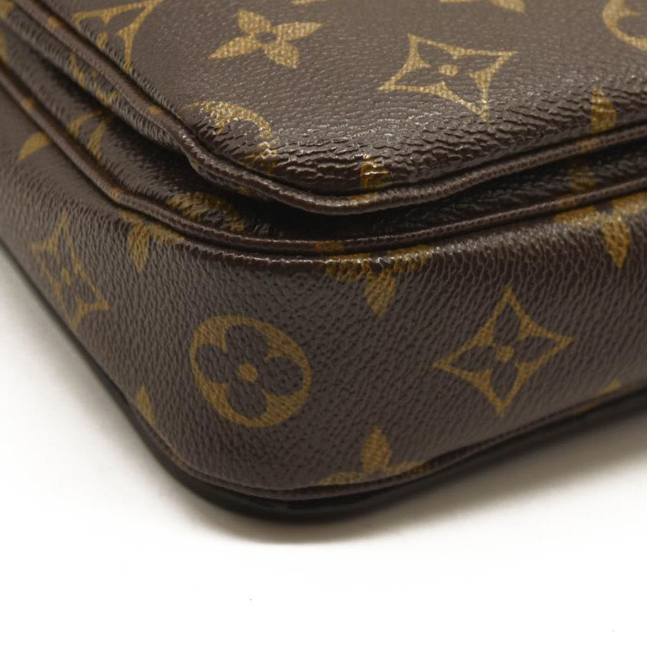 LOUIS VUITTON Monogram Pochette Metis DR3184