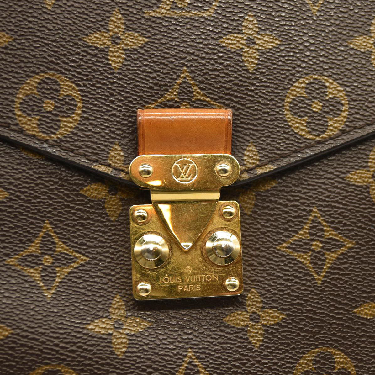 LOUIS VUITTON Monogram Pochette Metis DR3184