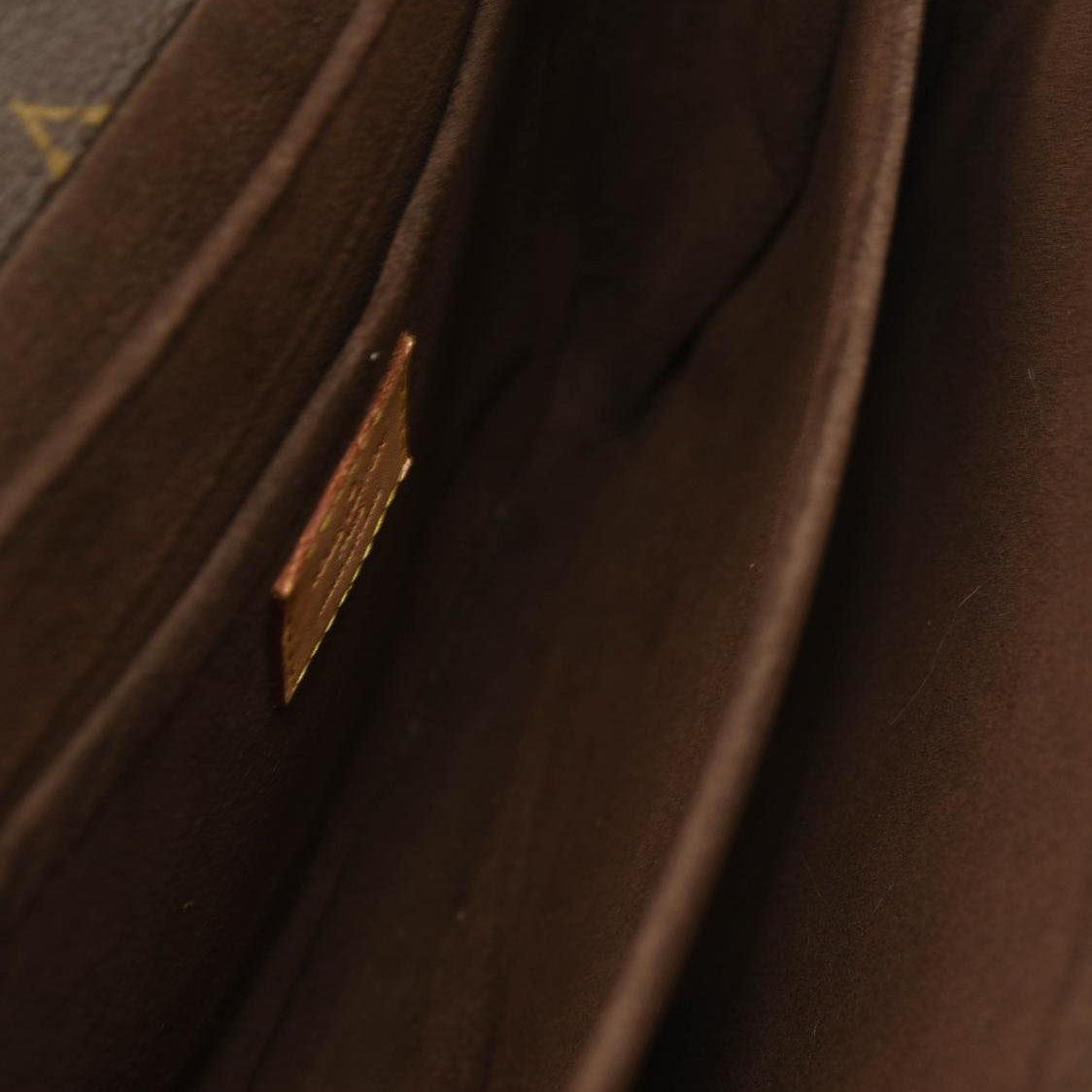 LOUIS VUITTON Monogram Pochette Metis DR3184