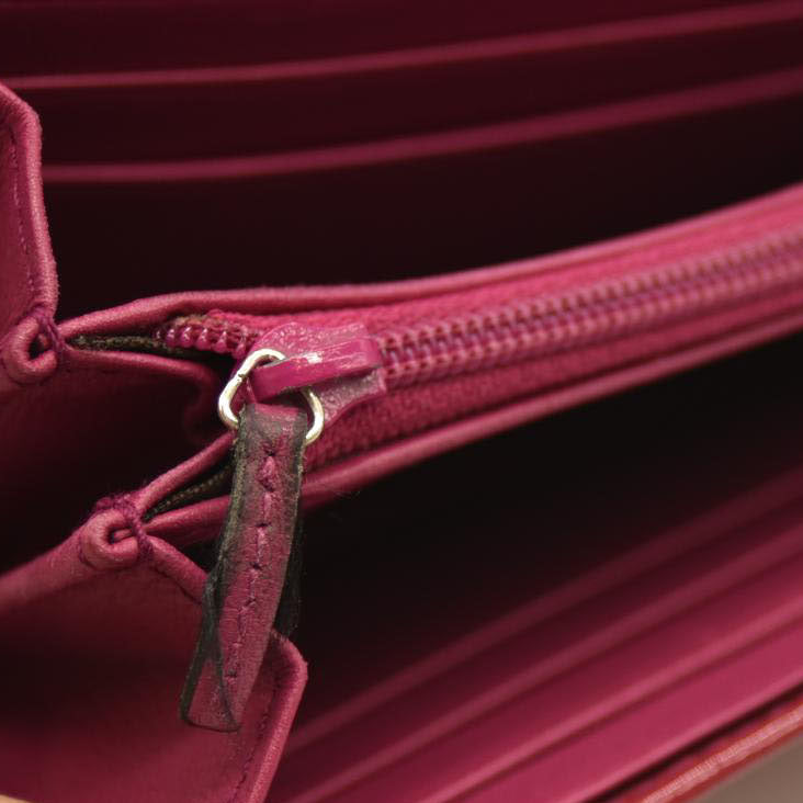 Gucci  Pebbled Calfskin Soho Continental Wallet Red